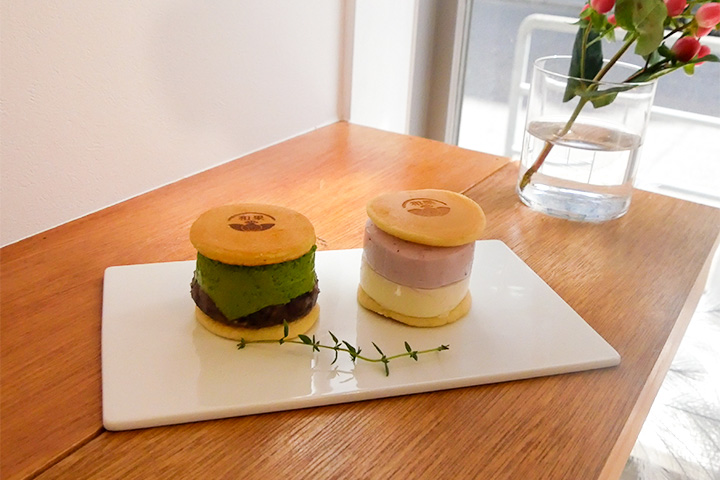 左边是“抹茶豆沙”，右边是“蓝莓芝士奶油”。