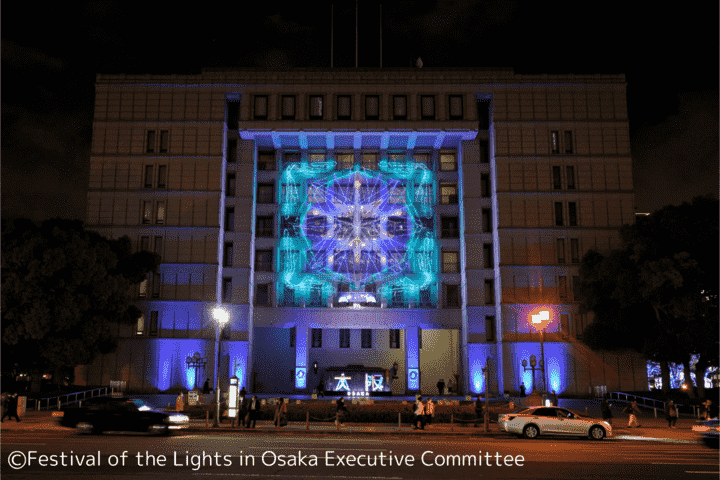 大阪市政府正面的霓虹灯饰外墙与灯光纪念碑