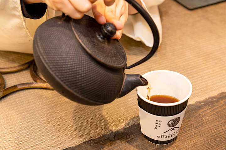 铁壶冲泡的“焙茶美式咖啡”