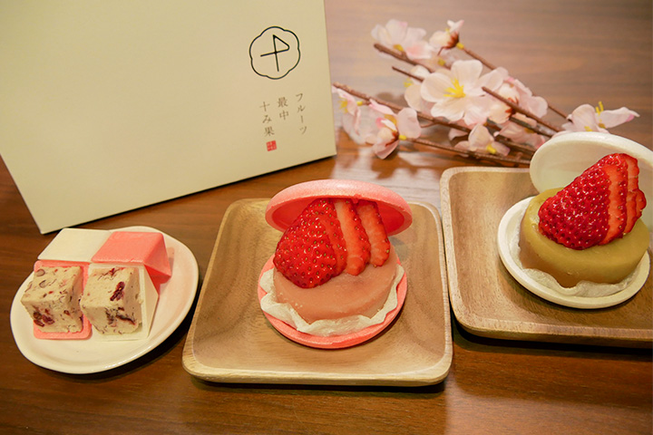 “TOMIKA　新町店”的草莓、红颊、最中黄油夹心