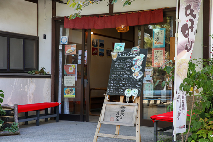 大阪市内的结缘神社“浪速高津宮”的咖啡厅