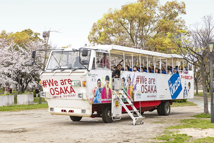 大阪Duck Tour的水陆两用巴士