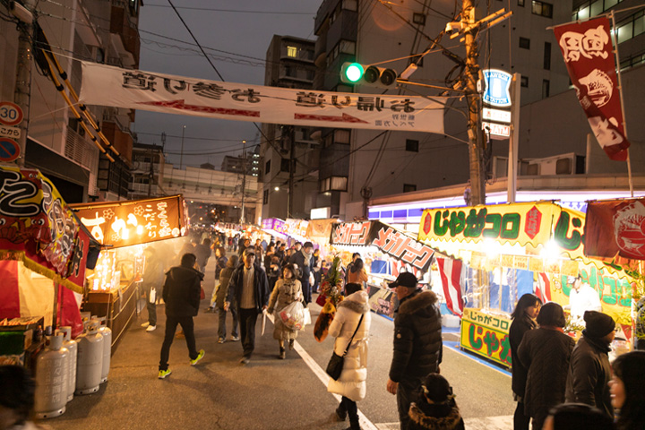 新年祭典“十日戎”夜晚的路边摊