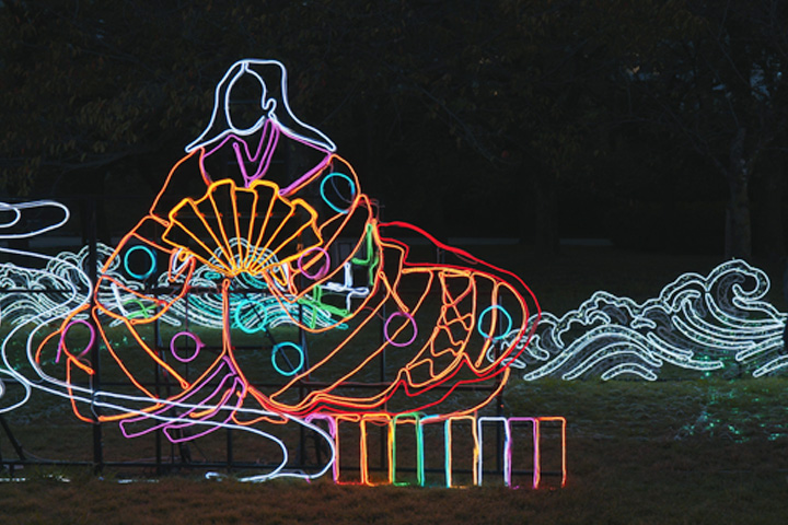 12单衣的灯光秀