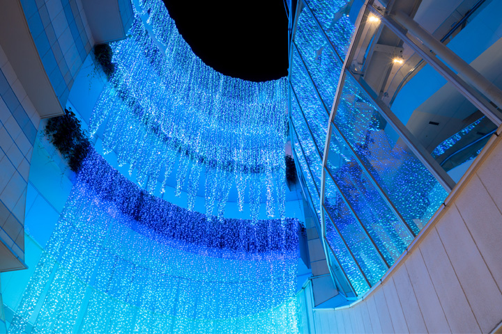 难波PARKS“光之瀑布”过去亮灯时的情景