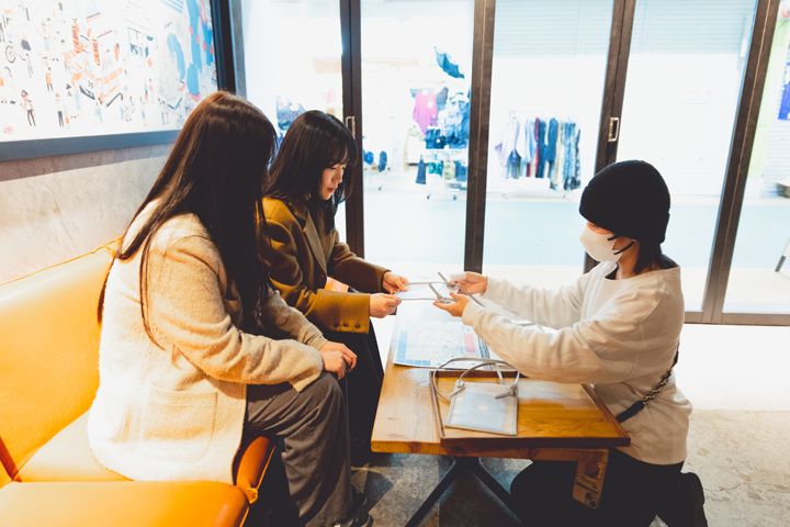 在“SEKAI HOTEL大阪布施　前台”办理入住