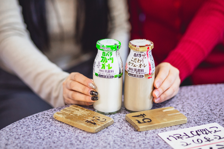 戎汤的“水果欧蕾”和“咖啡牛奶”