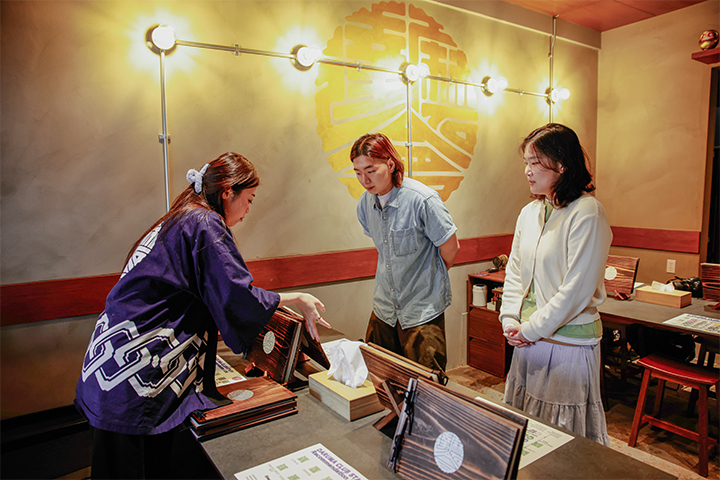 大阪・日本桥的DARUMA CLUB店内